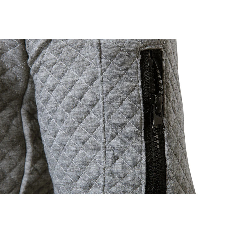 Zoom sur le tissu matelassé gris de qualité supérieure et la fermeture éclair robuste, offrant un design moderne et une durabilité accrue.