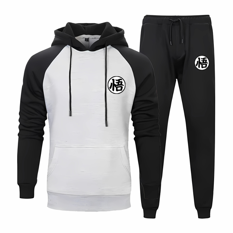 Sweat à capuche gris clair et noir avec logo emblématique de Goku, accompagné d'un pantalon jogging noir. Parfait pour les fans de Dragon Ball et les tenues décontractées.