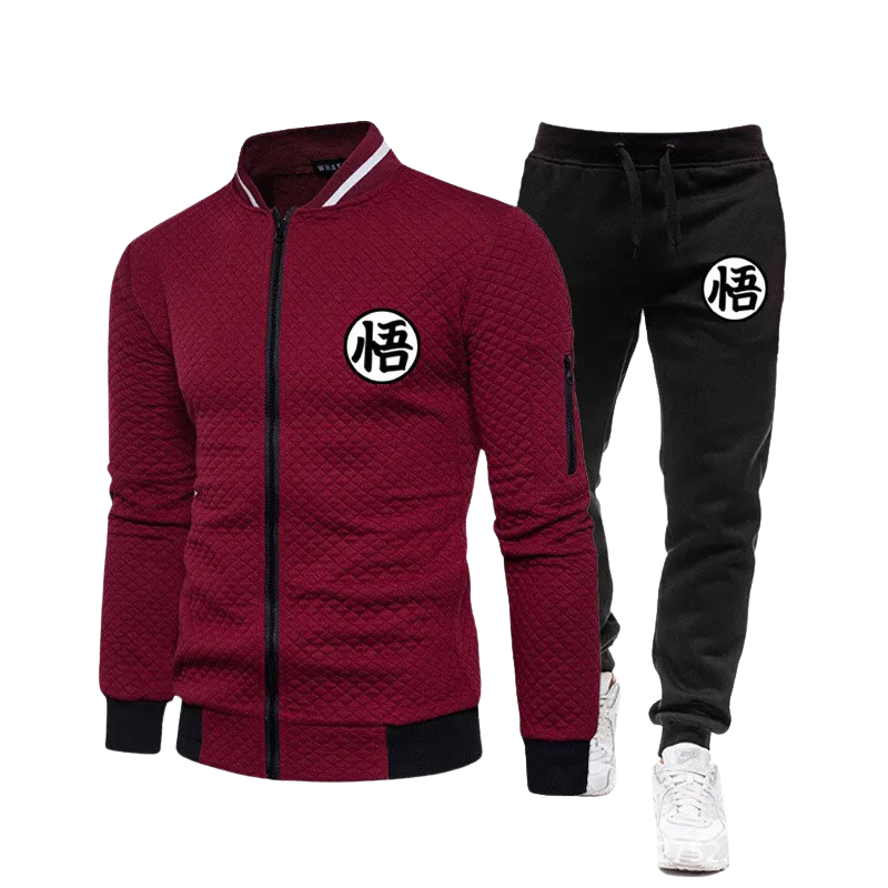 Ensemble stylé avec une veste zippée matelassée bordeaux et un pantalon de jogging noir, arborant le logo Goku. Idéal pour les amateurs de Dragon Ball et les tenues décontractées.