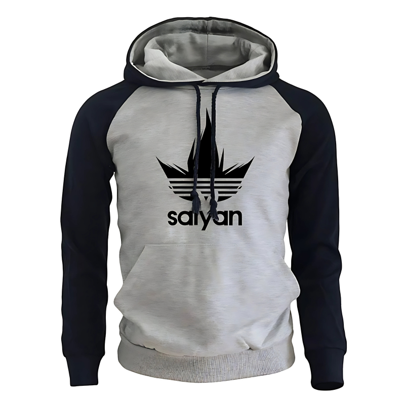 Sweat à capuche gris clair avec manches navy et logo Saiyan, style streetwear inspiré de l'univers manga et anime, idéal pour un look casual et moderne.