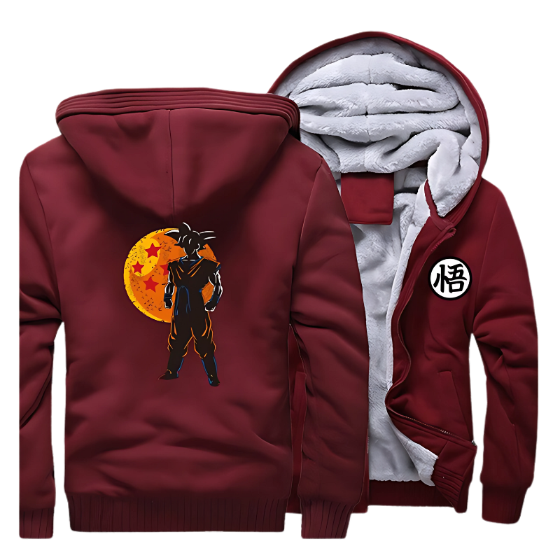 Veste rouge avec doublure polaire, featuring Goku devant une boule de cristal Dragon Ball Z. Parfaite pour les fans d'anime et les journées froides.