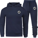 Ensemble de survêtement bleu marine Dragon Ball Z, comprenant un sweat à capuche et un pantalon assorti. Le symbole "悟" blanc est visible sur le haut et le bas, parfait pour les fans de Goku.