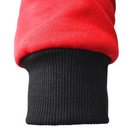 Zoom sur le poignet du hoodie Dragon Ball noir et rouge, mettant en avant les finitions élastiques pour un ajustement parfait. Idéal pour les fans de l'univers Dragon Ball Z.