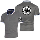 Polo Dragon Ball Z gris avec le symbole Kanji "悟" emblématique de Goku, imprimé sur la poitrine, la manche et le dos. Conçu en tissu respirant et à séchage rapide, il allie style et confort pour les passionnés de manga et d'anime.