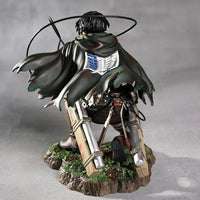 Figurine Livaï Ackerman accroupi