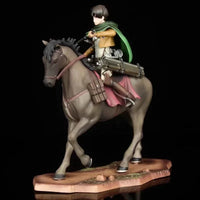 Figurine Livaï Ackerman à cheval