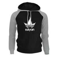 Sweat à capuche noir et gris avec logo Saiyan inspiré de l'univers manga, manches contrastantes et design tendance, parfait pour les fans de streetwear et d'anime.

