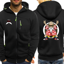 Veste à capuche noire avec motif Tortue Géniale imprimé au dos et détails humoristiques à l'avant, incluant lunettes et moustache, poches zippées vert fluo et capuche fonctionnelle, parfaite pour les fans de Dragon Ball et de style casual.