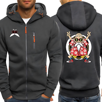Veste à capuche gris foncé avec motif Tortue Géniale imprimé au dos, détails amusants avec lunettes et moustache à l'avant, équipée de poches zippées orange et capuche fonctionnelle, idéale pour les fans de manga et d'univers Dragon.