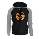 Sweat à capuche noir avec manches grises et motif de Goku enfant silhouetté devant une lune orange avec étoiles, inspiré de l'univers Dragon Ball, parfait pour les fans de manga et de style streetwear.