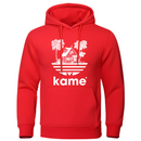 Sweat à capuche rouge vif avec logo blanc représentant la maison de Kame (Tortue Géniale) et des palmiers, inspiré de l'univers Dragon Ball, parfait pour les fans d'anime et de mode geek.