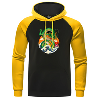 Sweat à capuche noir et jaune avec un design représentant Shenron, le dragon mythique de Dragon Ball Z, dans un style artistique unique mêlant culture manga et paysage japonais. Idéal pour les fans d’anime souhaitant un vêtement confortable et stylé.
