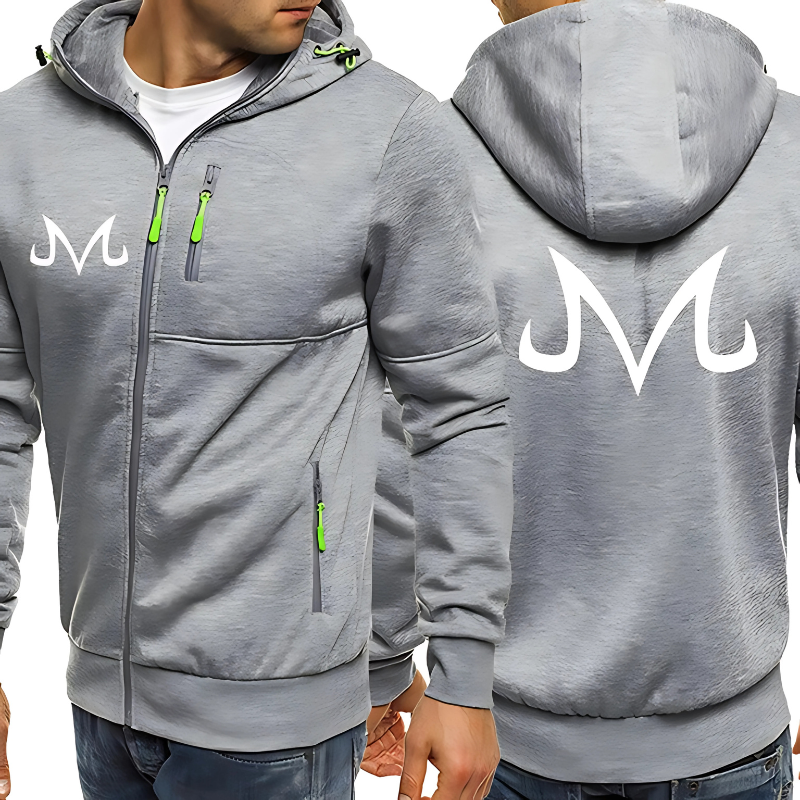 Ajoutez une touche stylée et confortable à votre garde-robe avec ce sweat à capuche zippé gris clair. Le logo emblématique Majin "M", affiché en blanc sur la poitrine et le dos, capture l’essence du design minimaliste tout en reflétant votre passion pour les univers manga et streetwear. Les fermetures éclair et cordons de serrage verts fluo apportent une touche contemporaine et dynamique. Parfait pour les journées décontractées ou pour exprimer votre style unique avec un vêtement polyvalent.