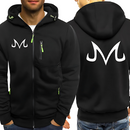 Optez pour un look audacieux et épuré avec ce sweat à capuche zippé noir, orné du célèbre logo Majin "M" en blanc, présent à la fois sur la poitrine et au dos. Les détails verts fluo, tels que les fermetures éclair et les cordons de serrage, apportent une touche moderne et dynamique à ce design intemporel. Fabriqué avec des matériaux de qualité, il offre un confort optimal tout en exprimant votre passion pour les univers manga et streetwear.