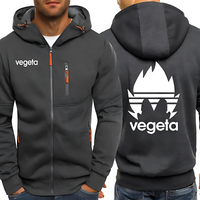 Veste zippée grise moderne avec capuche, ornée du texte "Vegeta" sur le devant et d'un grand logo Vegeta stylisé au dos. Dotée de poches zippées orange pour une touche de contraste, elle offre un style élégant et pratique pour les fans d'animés.