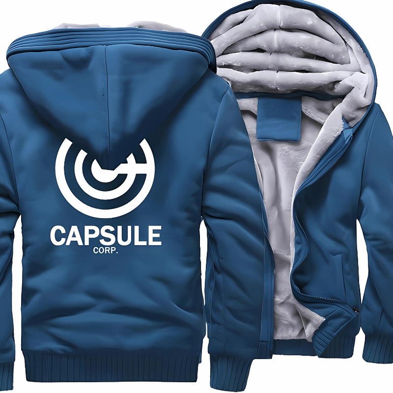 Veste bleue pour homme à capuche avec doublure en polaire grise épaisse et chaude, ornée du logo Capsule Corp de *Dragon Ball* au dos. Une pièce confortable et tendance pour les fans de mangas et d'anime, idéale pour l'hiver.