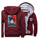 Veste bordeaux pour homme à capuche avec doublure en polaire chaude, illustrée de Goku de Dragon Ball au dos et du symbole "悟" (sagesse ou illumination) sur le devant. Conçue pour les fans d'anime et de mangas, cette veste combine style unique et confort pour l'hiver.