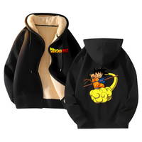 Veste Dragon Ball noire pour homme avec doublure en polaire beige. Illustration de Goku enfant sur son nuage magique (Kinto-un) au dos. Logo Dragon Ball sur la poitrine. Une veste chaude et confortable, idéale pour les fans nostalgiques de Dragon Ball.