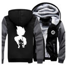 Veste polaire Dragon Ball pour homme avec double silhouette de Goku. Logo blanc représentant Goku enfant avec son bâton et Goku adulte en arrière-plan. Design élégant noir avec manches grises et doublure en polaire pour plus de confort et chaleur.