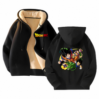 Veste noire Dragon Ball pour homme avec doublure polaire épaisse. Logo "Dragon Ball" imprimé en couleur sur le devant. Au dos, illustration détaillée de Goku, Vegeta, et d'autres personnages emblématiques en action avec Shenron le dragon. Confortable, chaude et idéale pour les fans de Dragon Ball.