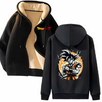 Veste Dragon Ball Z noire pour homme avec doublure en polaire beige chaude. Logo Dragon Ball Z sur la poitrine avant et design Goku Super Saiyan à l'arrière, entouré d'une aura électrique orange. Idéale pour les fans de Dragon Ball cherchant confort et style.