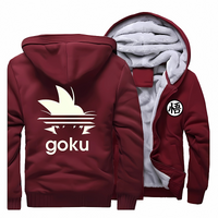 Veste polaire bordeaux avec capuche, design Goku inspiré de Dragon Ball et logo kanji "悟", doublure douce et chaude, parfaite pour les fans de manga et les saisons froides.