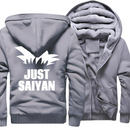 Veste grise en molleton "Just Saiyan", inspirée de Dragon Ball Z, parfaite pour l'hiver avec une doublure chaude et un style décontracté.

