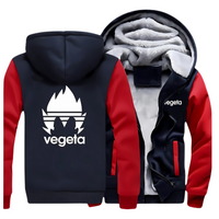 Veste polaire bleu marine et rouge avec capuche, design Vegeta inspiré de Dragon Ball, doublure chaude et douce, idéale pour les fans de manga et les saisons hivernales.