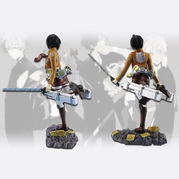 Figurine manga Mikasa Ackerman attaque des titans de dos