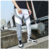 Pantalon streetwear réfléchissant blanc de profil