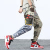 Pantalon Streetwear cargo camouflage multicolore vue de profil